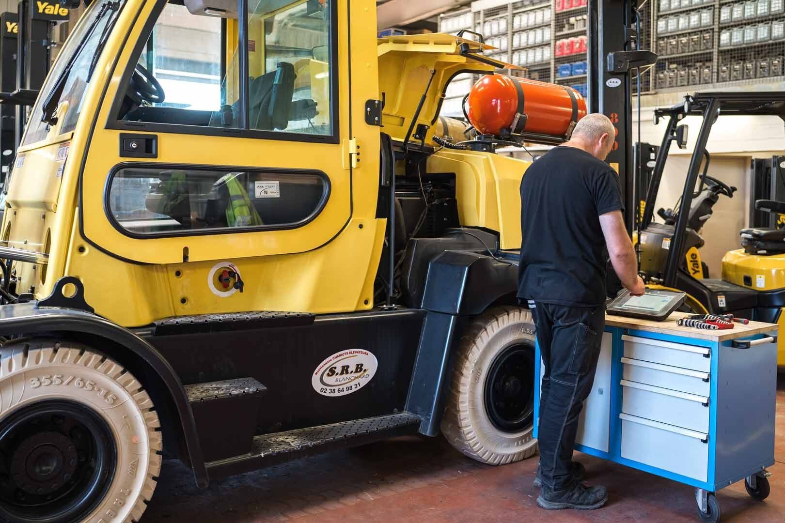 Notre expert technicien dans notre atelier