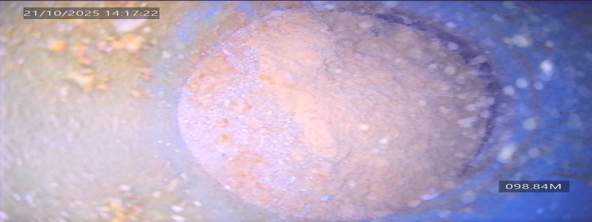 Vue rapprochée d'une canalisation réalisé par une caméra.