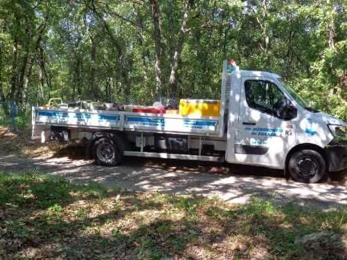 Camion-plateau de la société