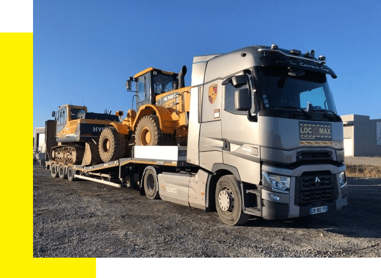 Camion Locamax chargé de véhicules de chantier