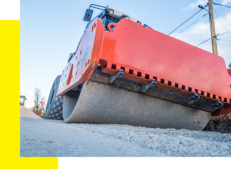 Rouleau compresseur au châssis rouge