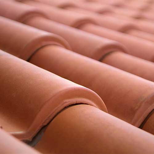 Tuiles ocres de toiture