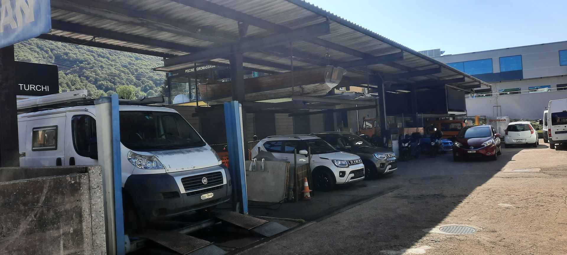 parco mezzi dell'officina