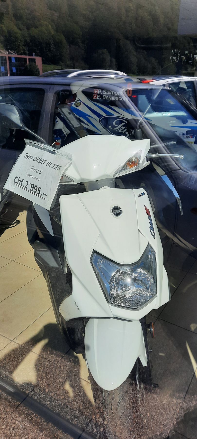 scooter bianco