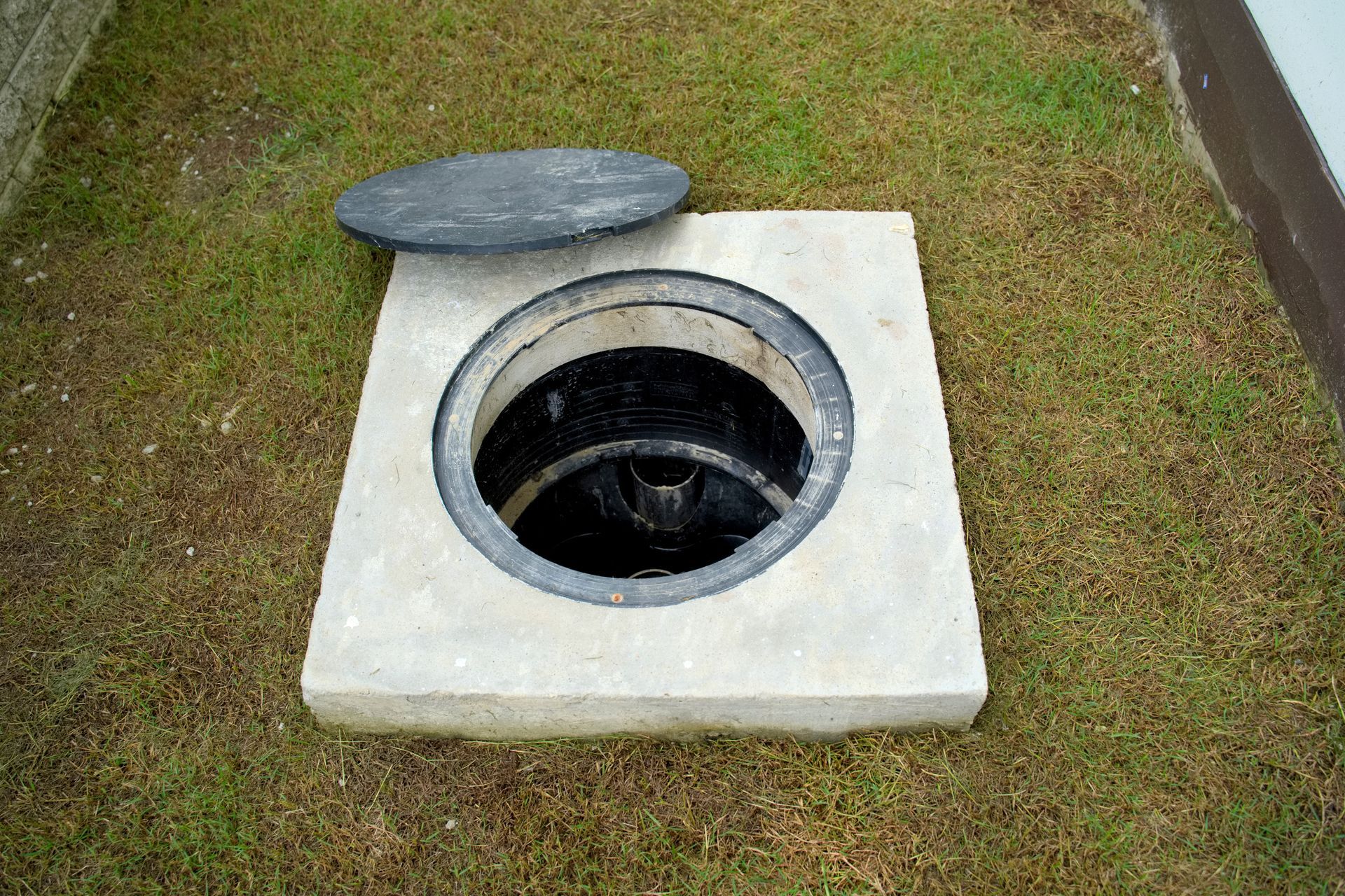Bac à graisse dans un jardin
