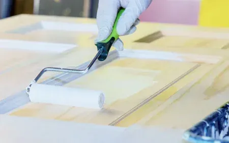 puertas de madera lacadas en color blanco en una vivienda de Astorga