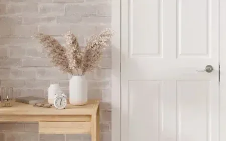 Puertas de madera con acabado lacado en blanco puro instaladas profesionalmente en La Bañeza