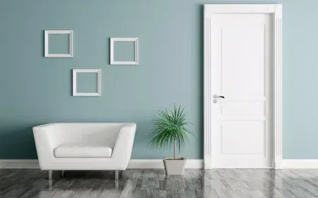 Resultado final de puertas de madera lacadas en color blanco con acabado sedoso en Villablino