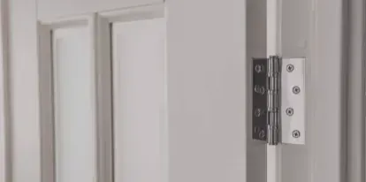 Lacado de puertas con pistola en San Andrés del Rabanedo (León)