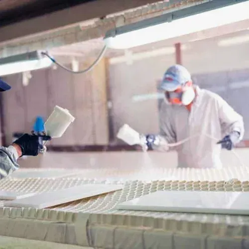 ervicio especializado en el lacado de puertas blancas con acabado profesional en Ponferrada