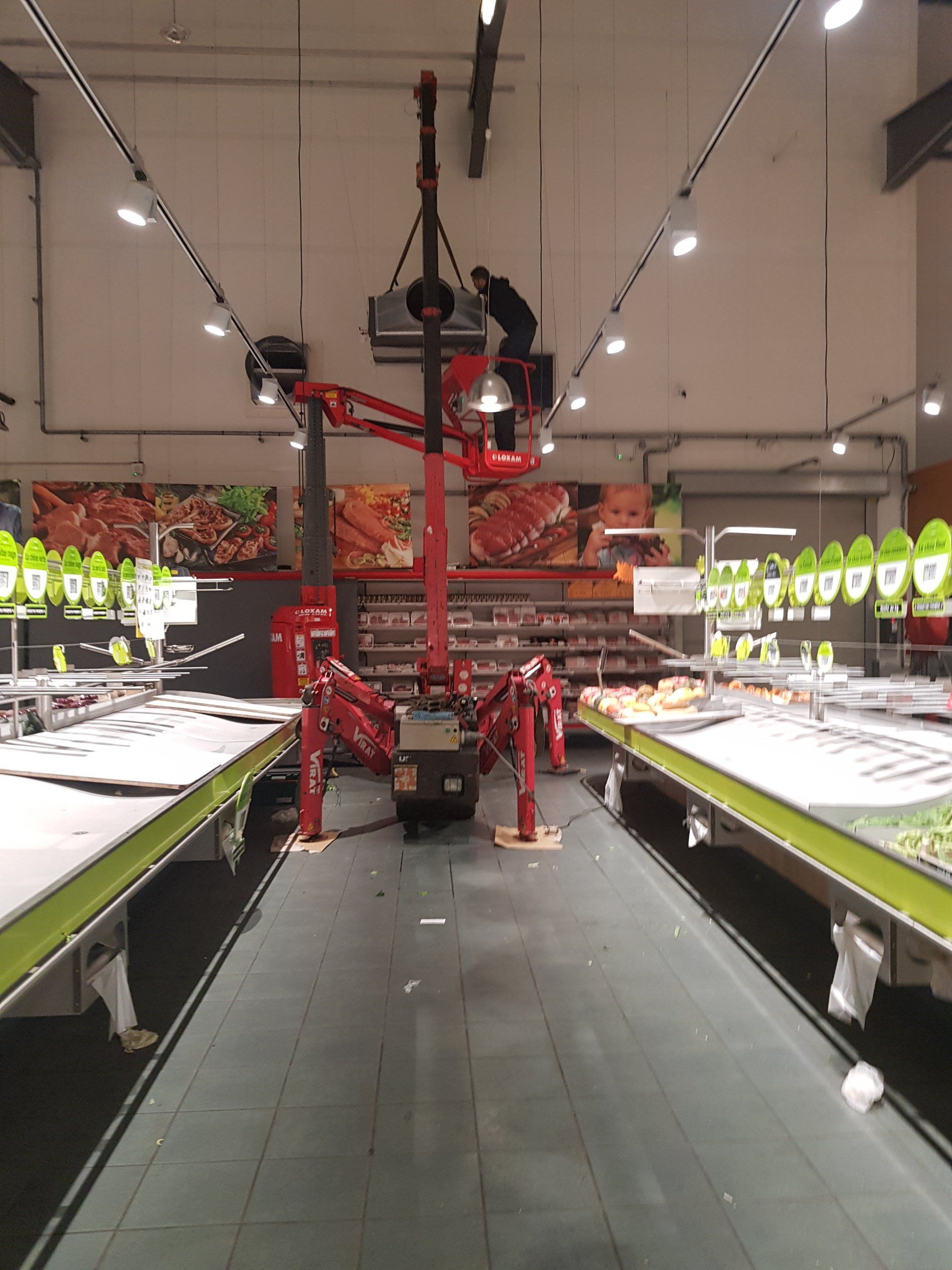 Grue Araignée déployée dans un supermarché