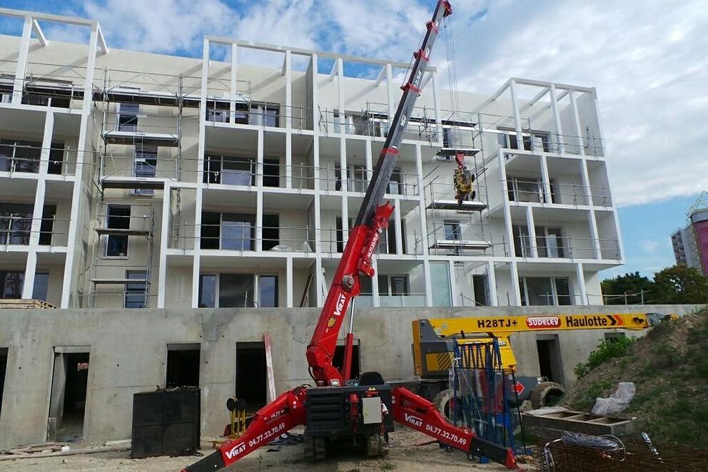 Transport/manutention -706 sur chantier de construction, Rhône-Alpes