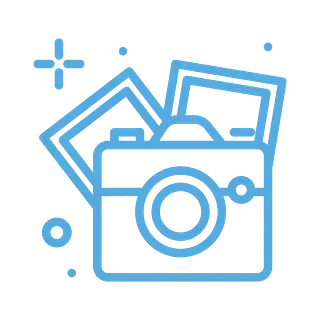 Dibujo lineal azul de una cámara con dos fotos y puntos brillantes, que sugiere fotografía y recuerdos.