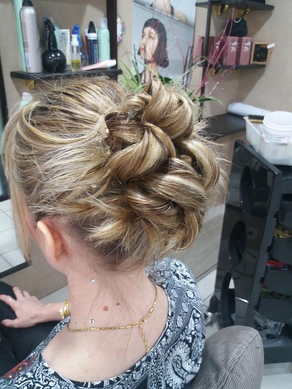 Chignon mi-haut