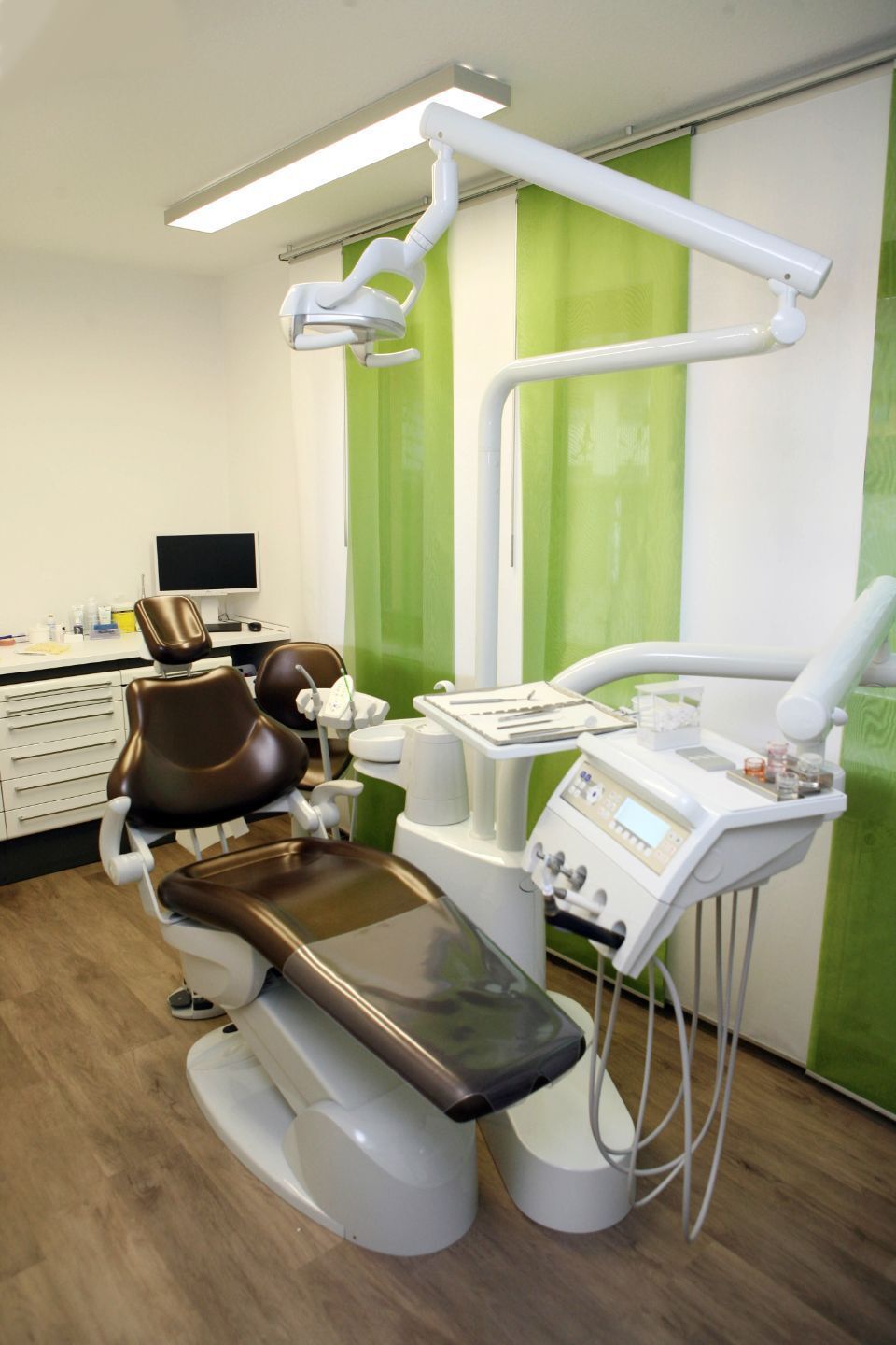 Zahnärztin Regina Gottselig-Sachs Praxis-Team