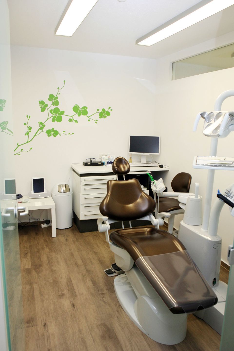 Zahnärztin Regina Gottselig-Sachs Praxis-Team