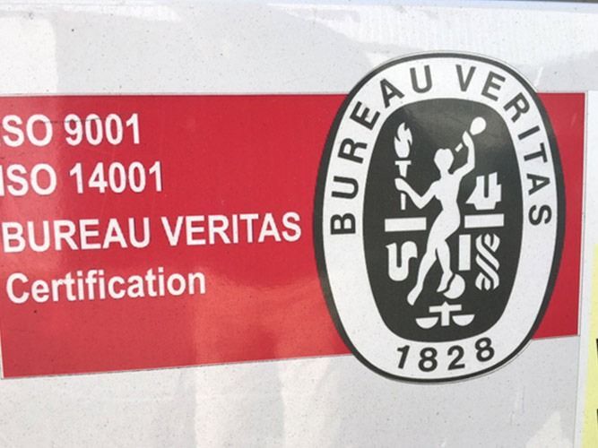 Etiqueta de certificación de Bureau Veritas con 
