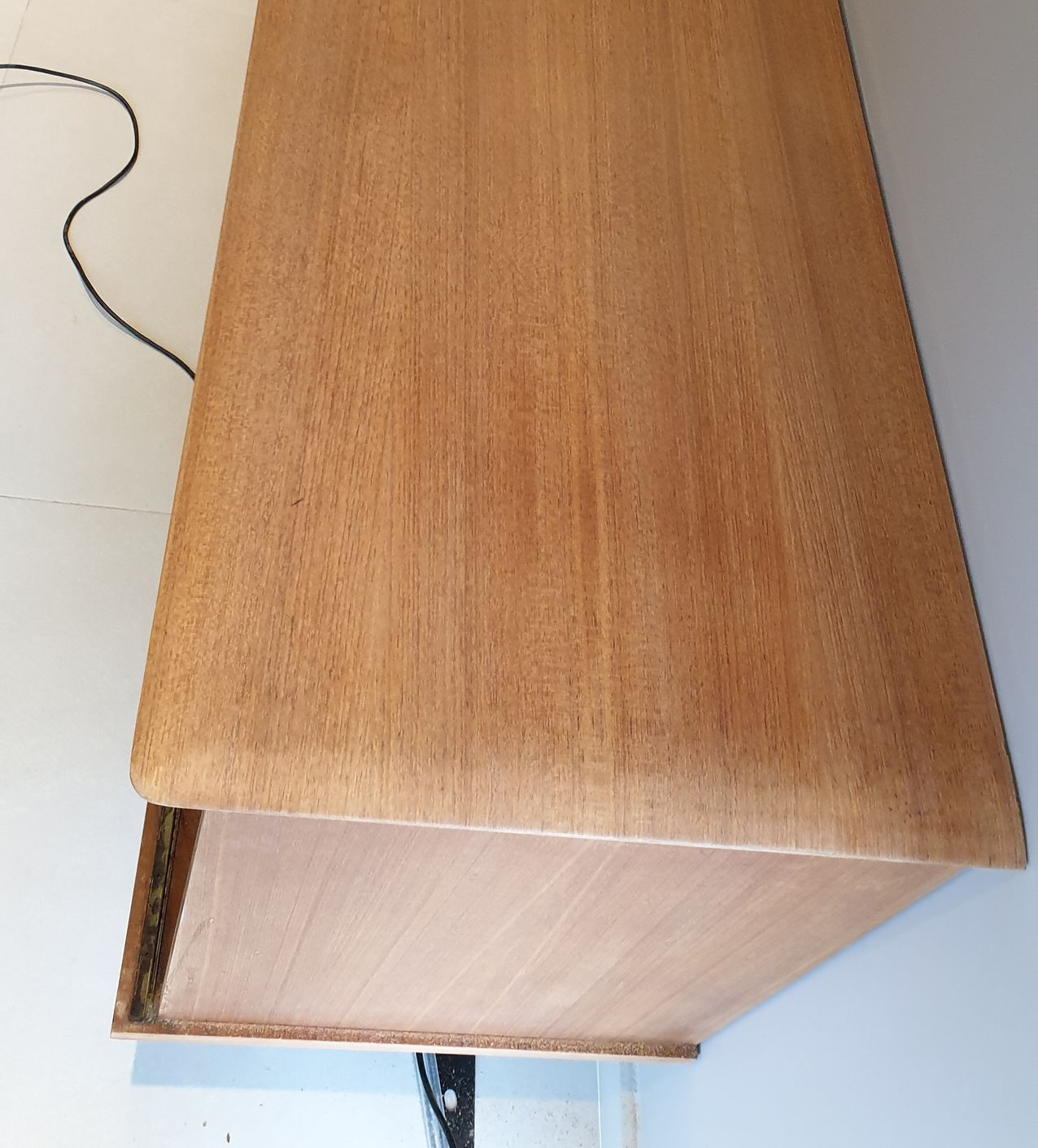 Tiroir en bois avec vu de dessus.