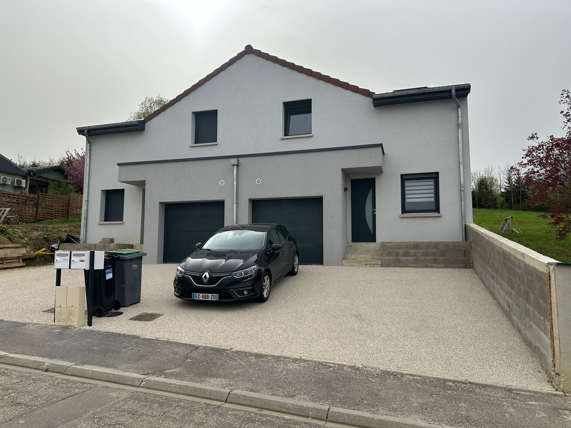 Maison neuve et garage après travaux