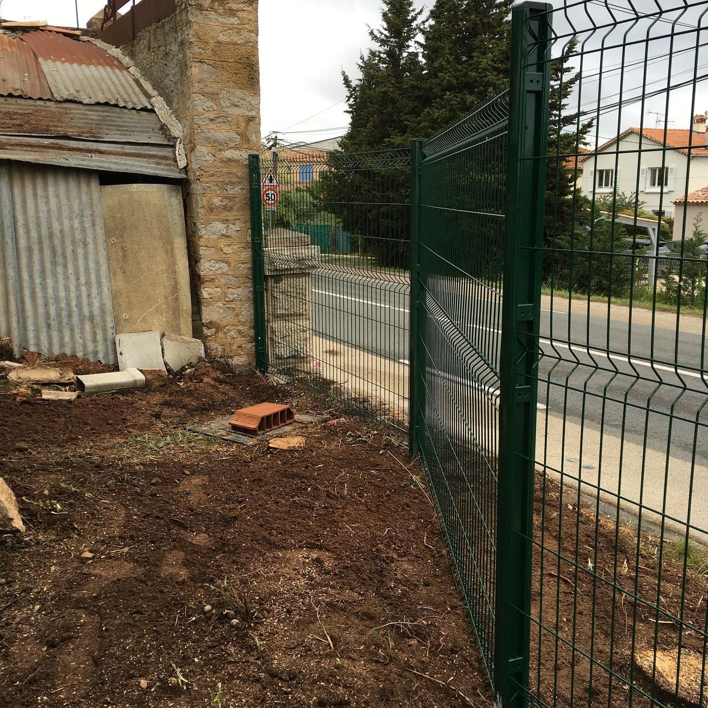 Pose clôture métallique