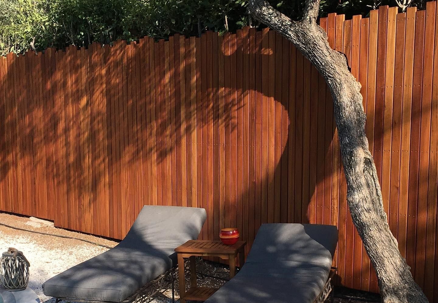 Pose clôture en bois