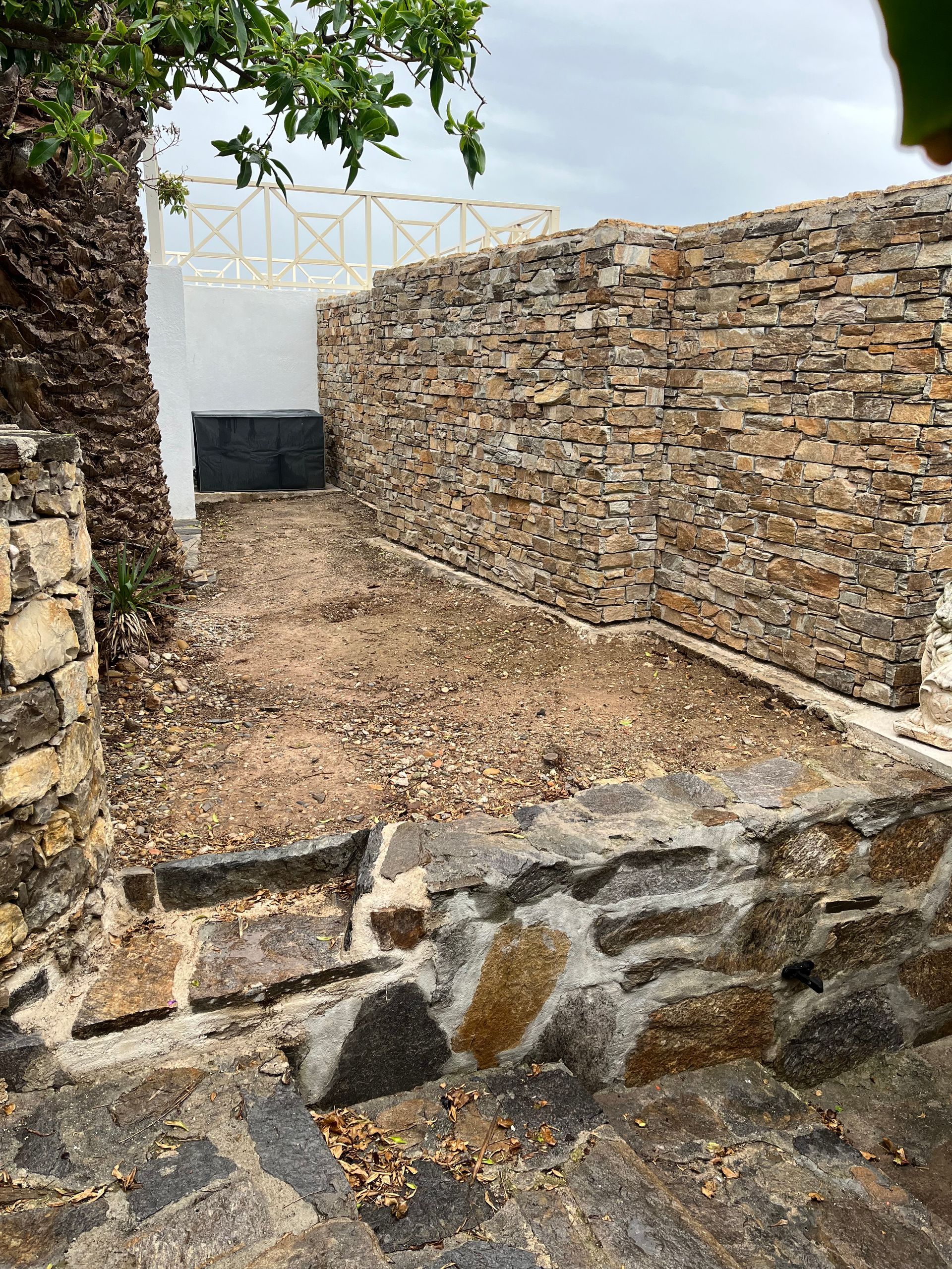 Pose de gazon synthétique début travaux