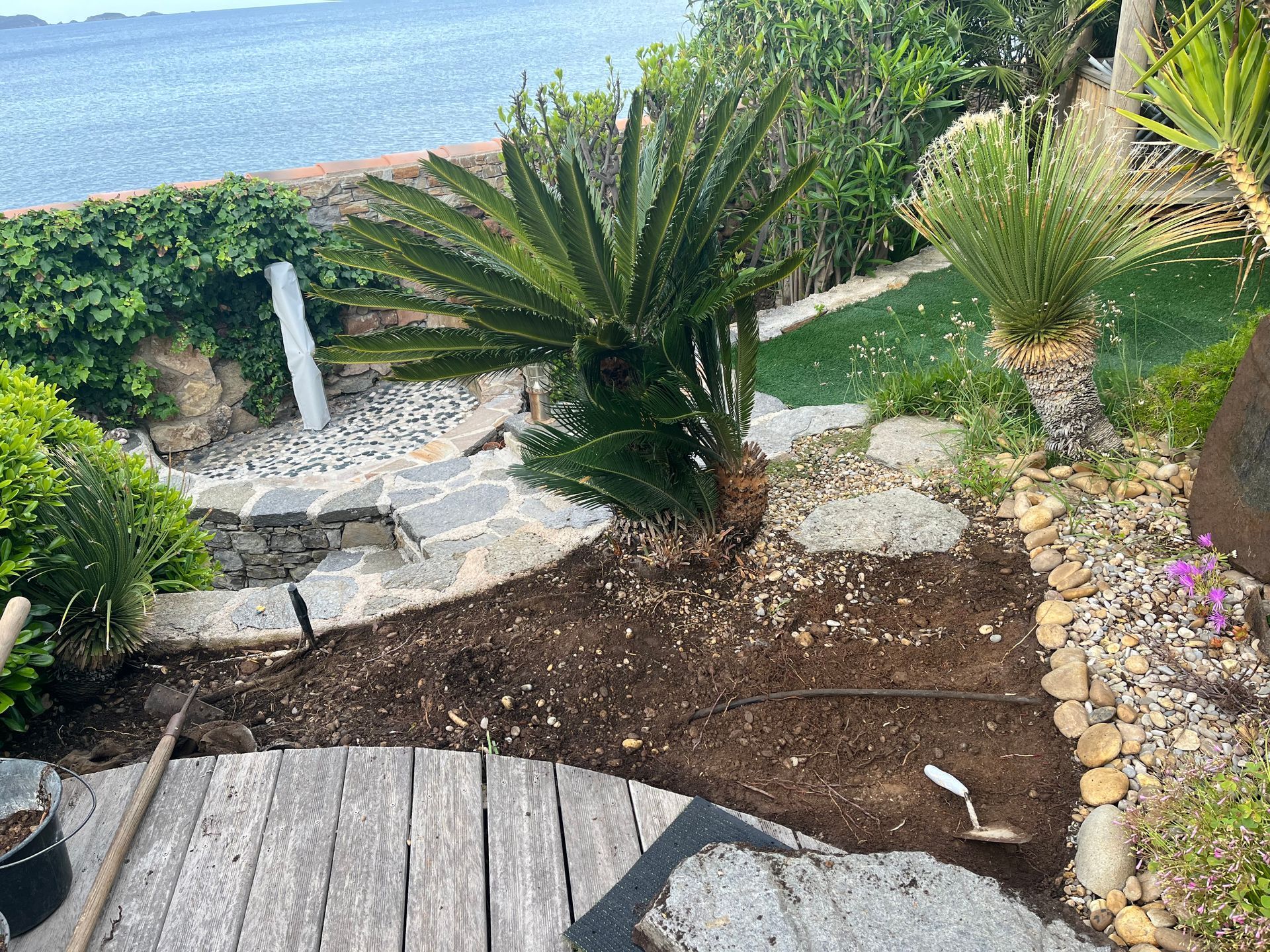 Pose d'un gazon synthétique début travaux