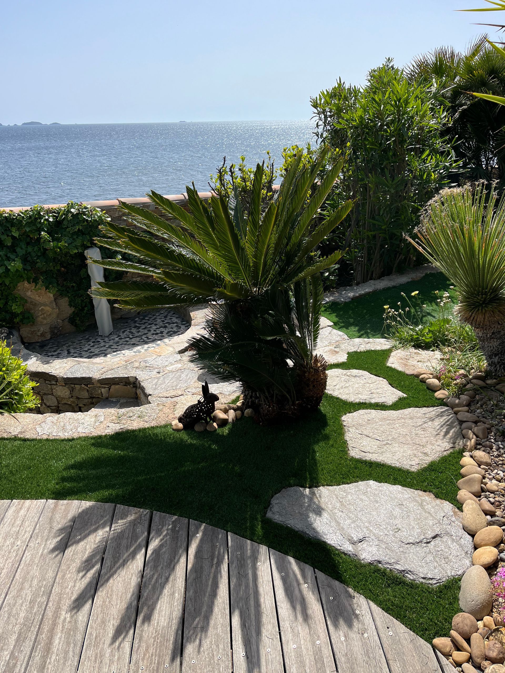 Pose d'un gazon synthétique fin des travaux