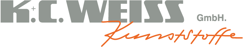 Logo für KC Weiss GmbH mit dem Namen in grauen Blockbuchstaben und der Unterschrift „Kunststoffe“ in Orange.