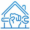 Icono de l&iacute;nea azul de una casa con una llave inglesa y un pu&ntilde;o cerrado, que sugiere reparaci&oacute;n o mantenimiento del hogar.