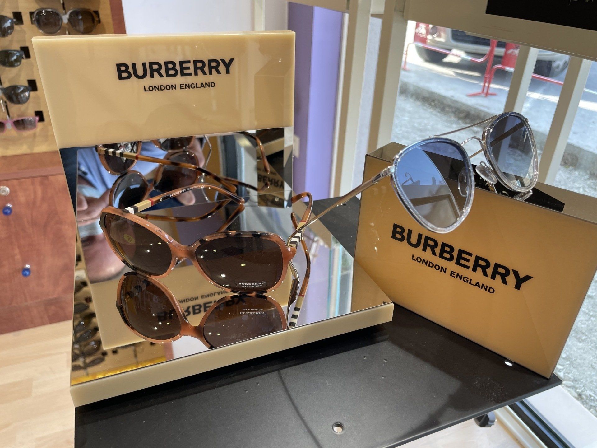 Des lunettes Burberry