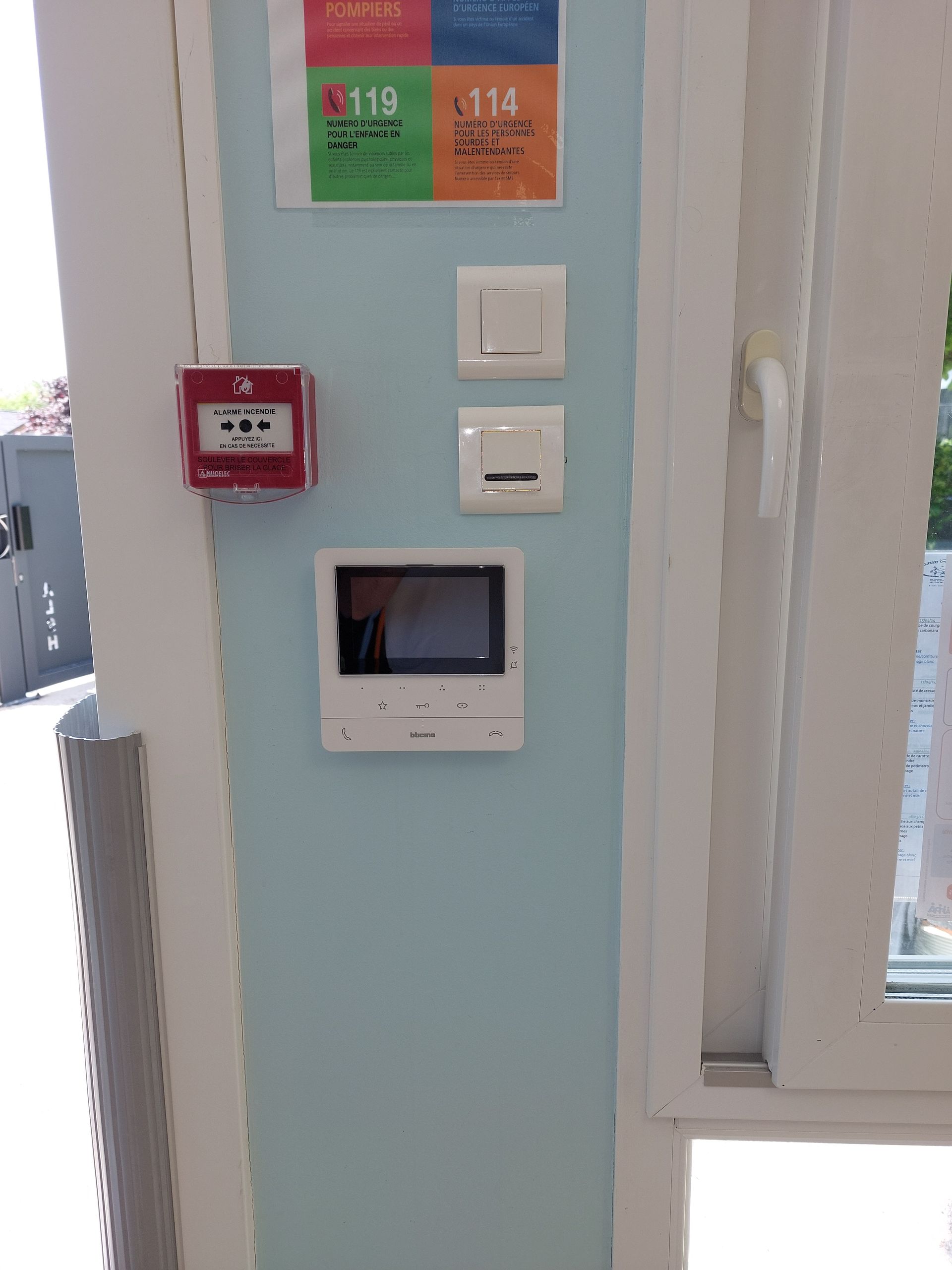 La caméra d'un visiophone.