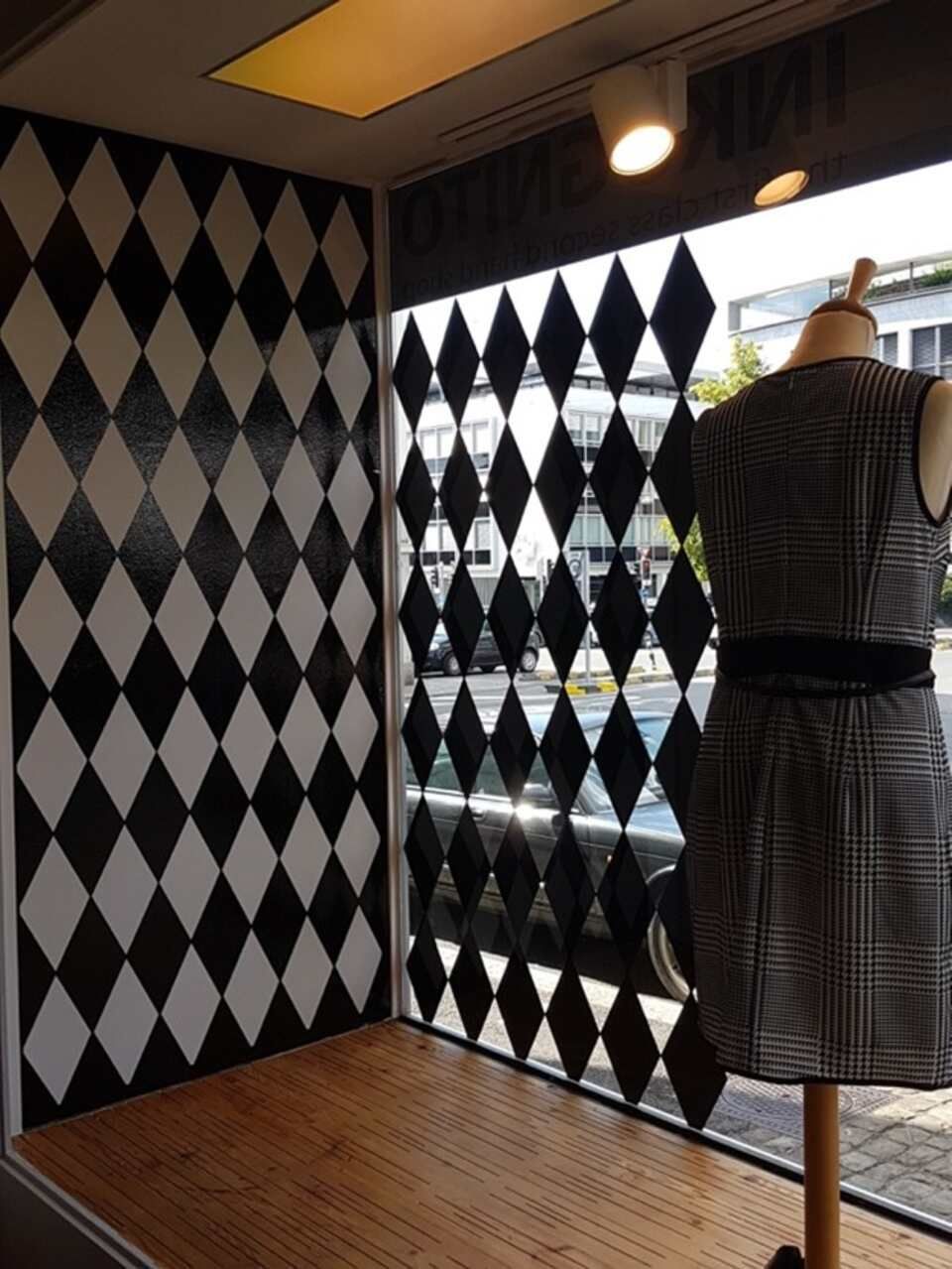 Schaufensterdekoration von Raum- und Objektgestaltung