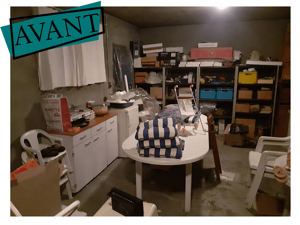 Pièce avec meubles et objets avant débarras