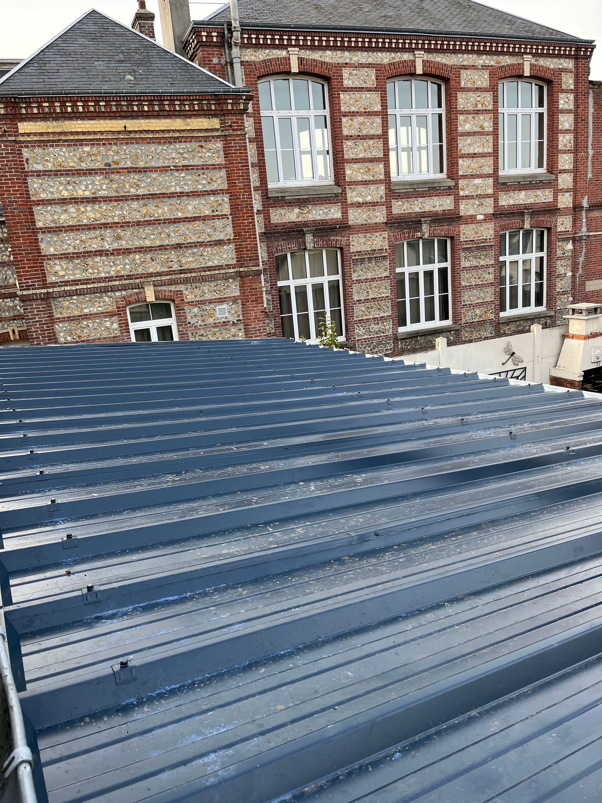 Toit monopente avec tôle