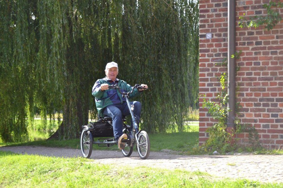 Dreirad mit Senior