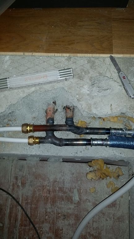 Besse et Vial Sàrl - Transf. tuyaux chauffage dans le sol - Le Châble