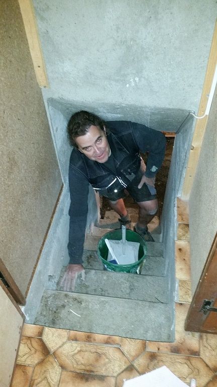 Besse et Vial Sàrl - Vial sortant d`un sous-sol - Fionnay