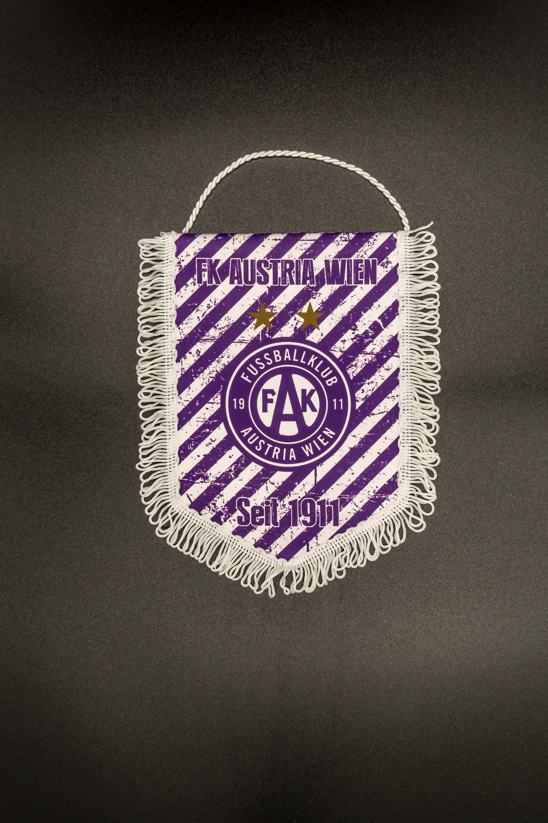 Ein lila-weiß gestreiftes Banner mit dem Wort Fax darauf