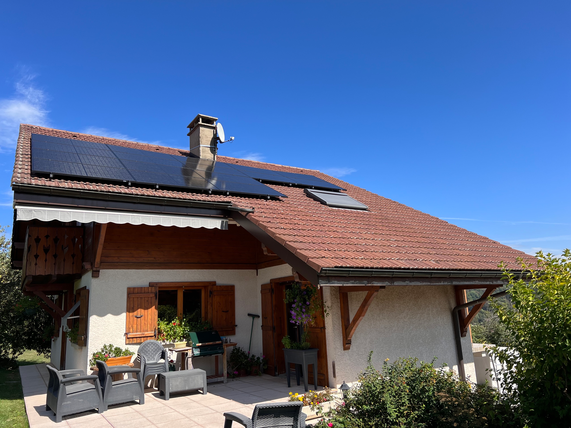 Maison de campagne avec panneaux solaires