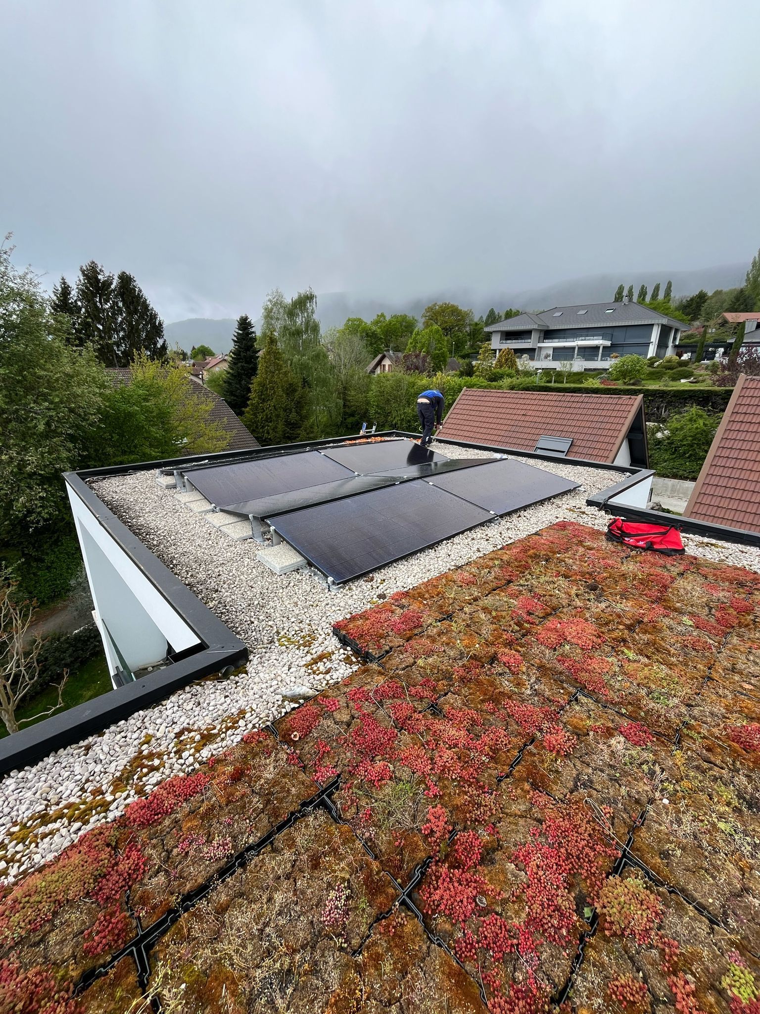 Panneaux solaires sur toit terrasse