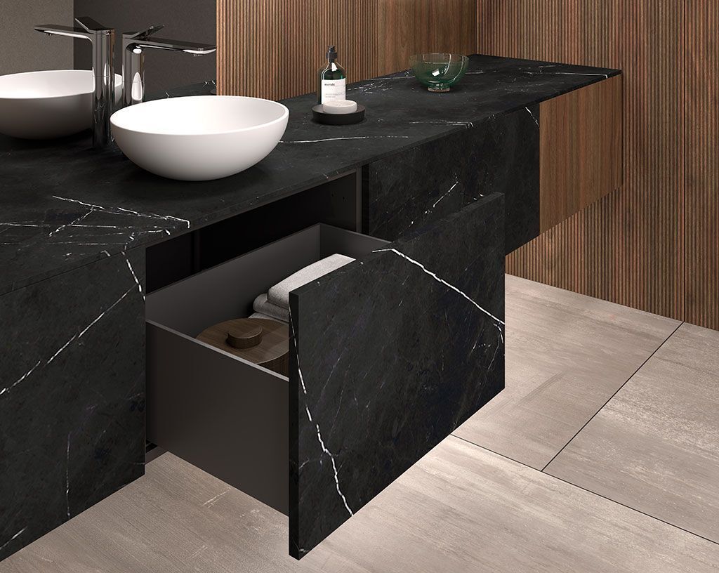 Marmorküche mit Schubladen