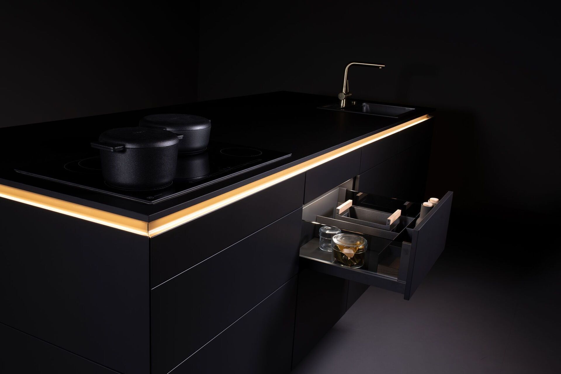 Leicht Küche dunkel beleuchtet