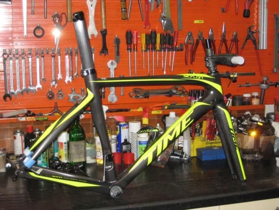 Bici da corsa in costruzione