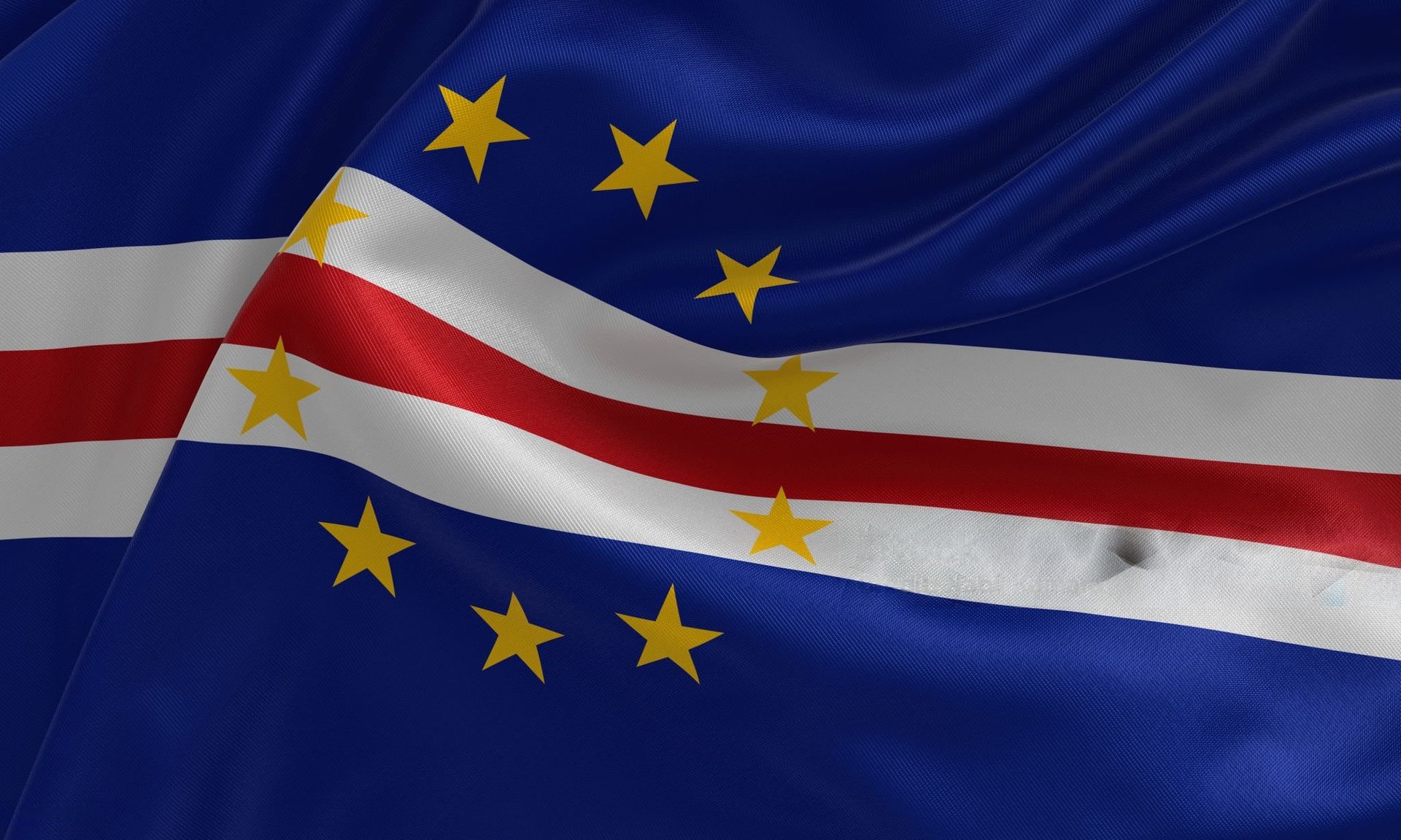 A bandeira de cabo verde está balançando ao vento.