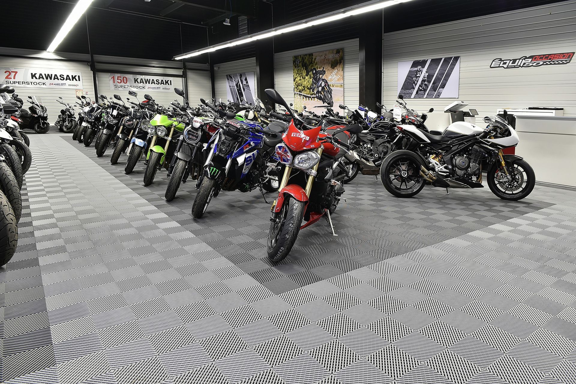 Plusieurs motos exposées
