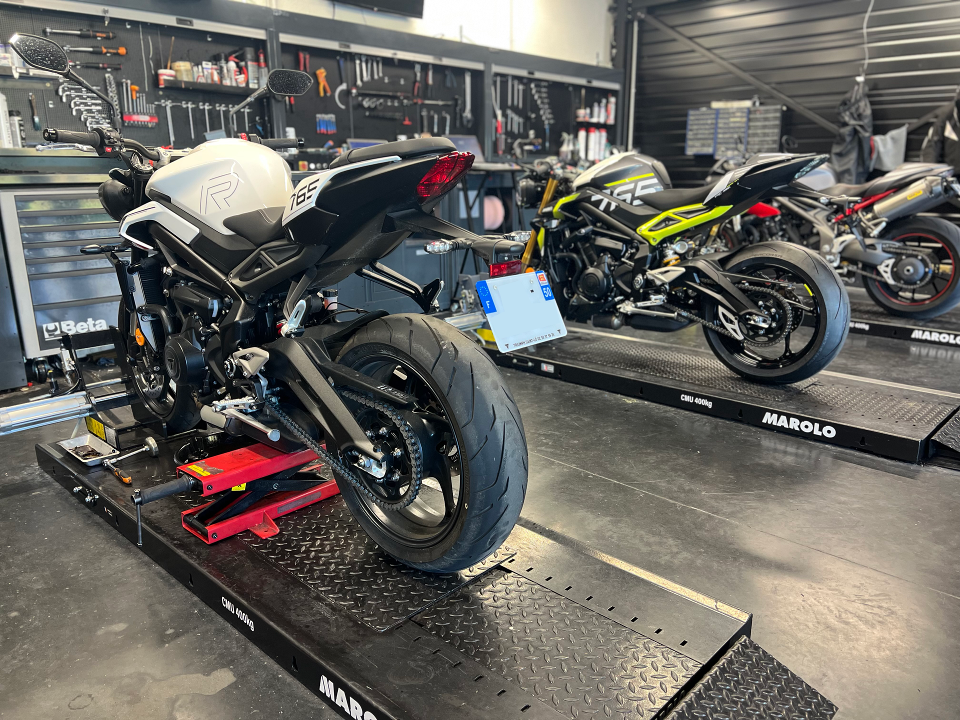 Atelier de réparation de motos