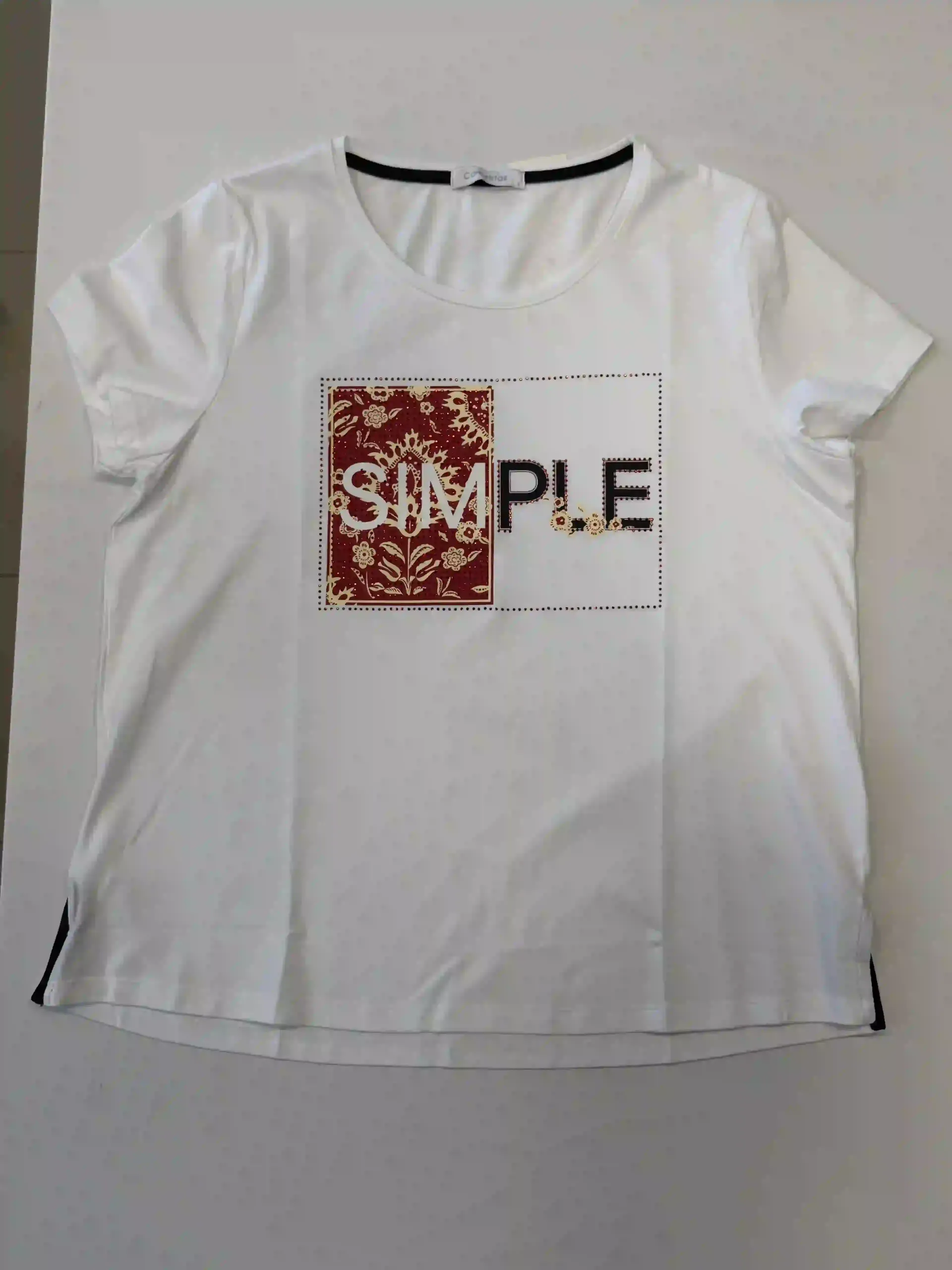 Camiseta blanca con la palabra