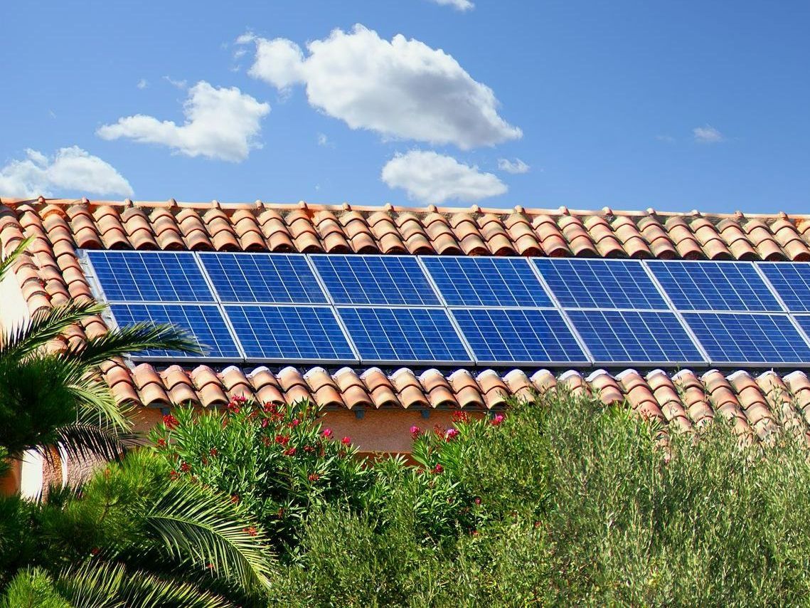 Panneaux photovoltaïques sur une toiture