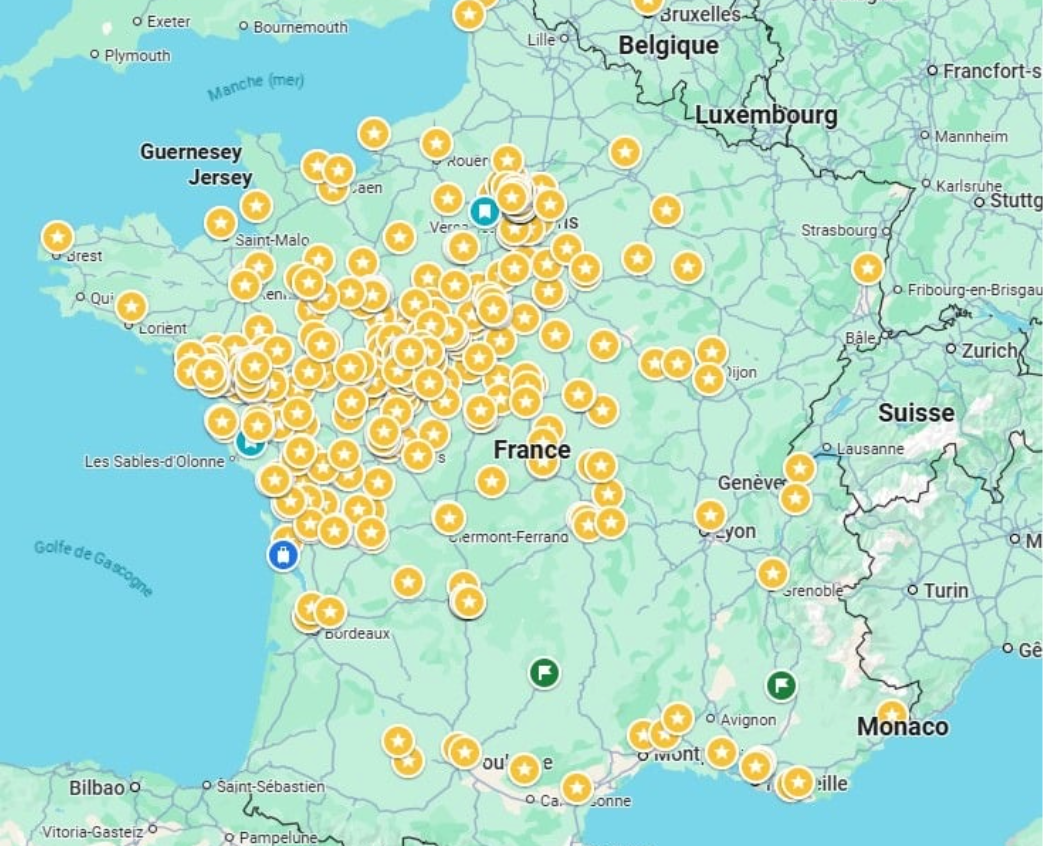Carte de France avec de nombreux marqueurs de localisation orange regroupés sur tout le pays.